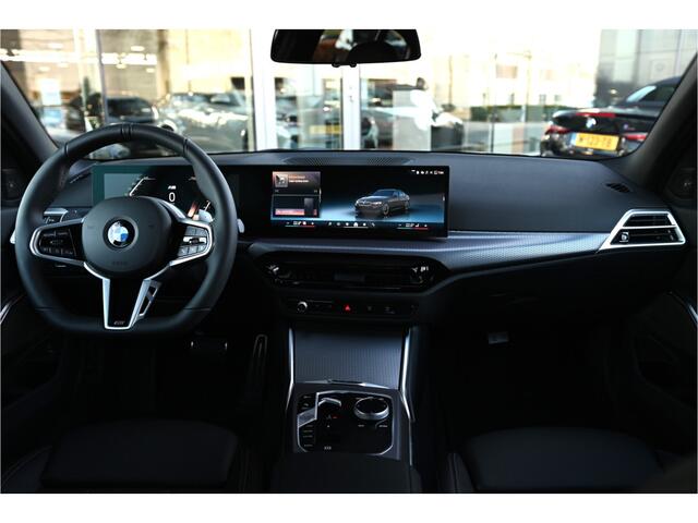 BMW 3-SERIE 318i M Sport Automaat / Trekhaak / Sportstoelen / Achteruitrijcamera / M Sportonderstel / Comfort Access / Stuurverwarming / Adaptieve LED / Harman Kardon / Widescreen Display