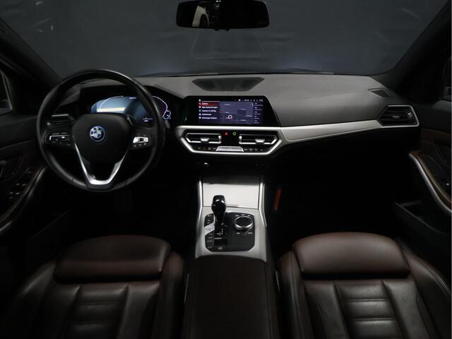 BMW 3-SERIE 320e Business Edition Plus [APPLE CARPLAY, ANDROID, CRUISE CONTROL, STOELVERWARMING, DIGITAL DASH, PDC 360, LEDER, BLUETOOTH, CLIMATECONTROL, LED, NAVIGATIE, NIEUWSTAAT]