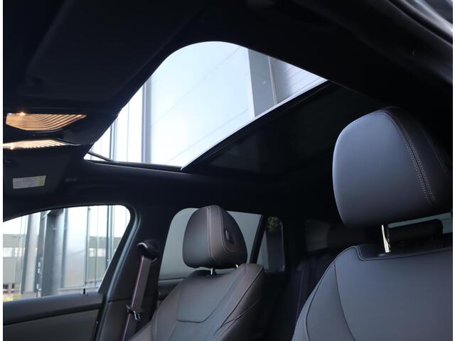 BMW 3-SERIE Touring 330i xDrive | Pano | HUD | 360 Camera | Trekhaak – foto 3
