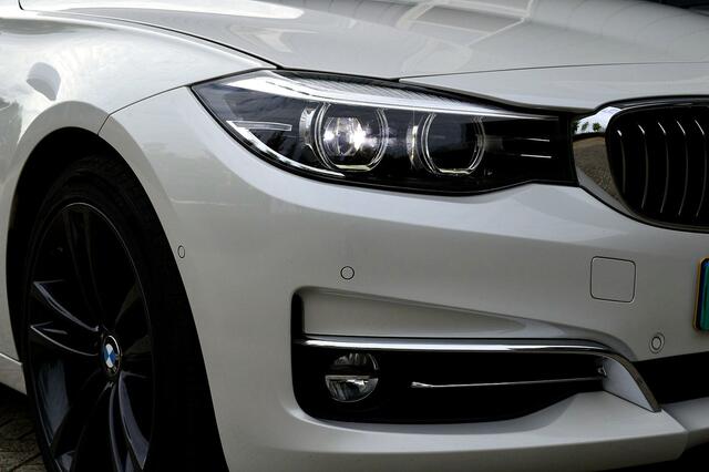 BMW 3-SERIE GT Gran Turismo 320i Corporate Lease High Executive Rijklaarprijs-Garantie Panoramadak Leder Head-Up Navigatie Camera