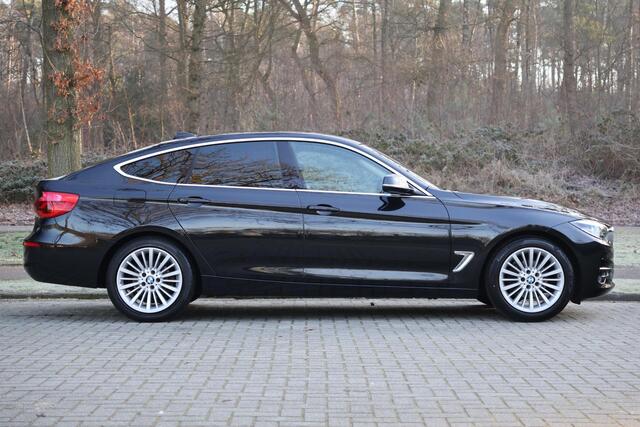 BMW 3-SERIE GT 320i High Executive Org.NL | Luxury Line | Leer | Navi Pro | Hifi audio | LED | Camera | Elektrische trekhaak | stoelverwarming | etc.
