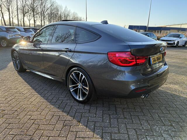 BMW 3-SERIE GT Gran Turismo 320i 8-traps Automaat High Executive | Navigatie | Panorama-Dak | Leder | ECC | 19" LM-Velgen | Camera | Parkpilot | M Pakket | Set winterbanden LMV