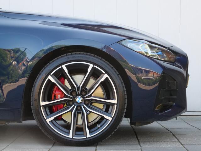 BMW 4-SERIE Cabrio M440i 374pk xDrive High Executive Automaat Headup-display / Trekhaak / Stuur- en nekverwarming