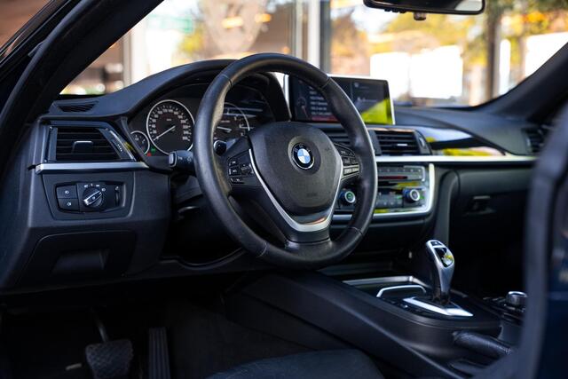 BMW 4-SERIE Cabrio 428i Essential M Pakket Sportstoelen Leer Memory Navi Xenon Keyless 19"LM