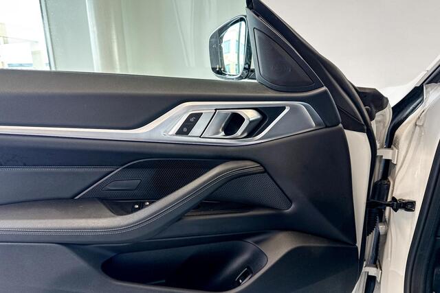 BMW 4-SERIE Gran Coupé 420i Business Edition Plus | M Sport | Glazen schuif-/kanteldak | Comfort Access | Stoelverwarming |