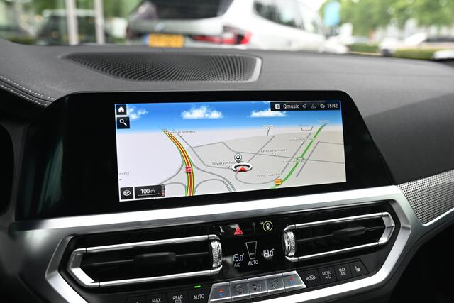 BMW 4-SERIE Cabrio 420i High Executive M Sport Automaat / Stoelverwarming / Leder / Stuurwielverwarming / Harman Kardon / Comfort Access / 18" LMV
