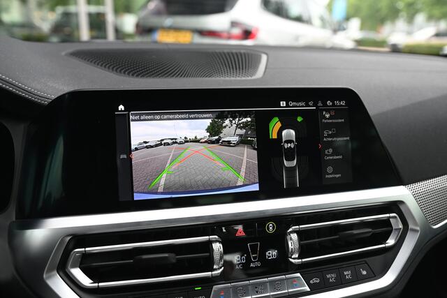 BMW 4-SERIE Cabrio 420i High Executive M Sport Automaat / Stoelverwarming / Leder / Stuurwielverwarming / Harman Kardon / Comfort Access / 18" LMV