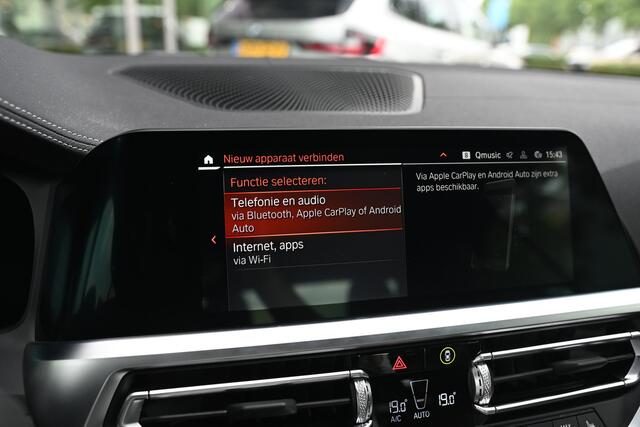 BMW 4-SERIE Cabrio 420i High Executive M Sport Automaat / Stoelverwarming / Leder / Stuurwielverwarming / Harman Kardon / Comfort Access / 18" LMV