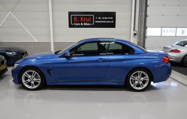 BMW 4-SERIE Cabrio 420i M-Sport Nekverwarming Harman/Kardon Trekhaak afn. Camera Sportstoelen Leer Stoelverwarming Estorilblauw 18 Inch LMV Zeer nette staat