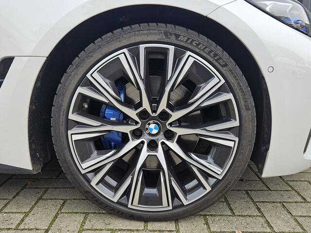 BMW 4-SERIE Gran Coupé 440i High Executive + LASER + INDIVIDUAL + SCHUIFDAK + HARMAN KARDON + KEYLESS