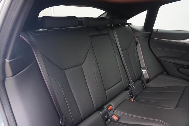 BMW 4-SERIE Gran Coupe 420i | M Sportpakket Pro | Glazen schuif-/kanteldak | Stuur- en stoelverwarming | Active Cruise Control | Head-Up Display | HiFi System | 19" M Y-Spaak