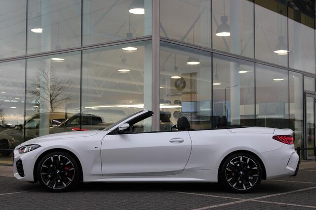 BMW 4-SERIE Cabrio 430i xDrive M Sport Automaat / Achteruitrijcamera / M Sportonderstel / Comfort Access / Adaptieve LED / / Stoelverwarming / Widescreen Display