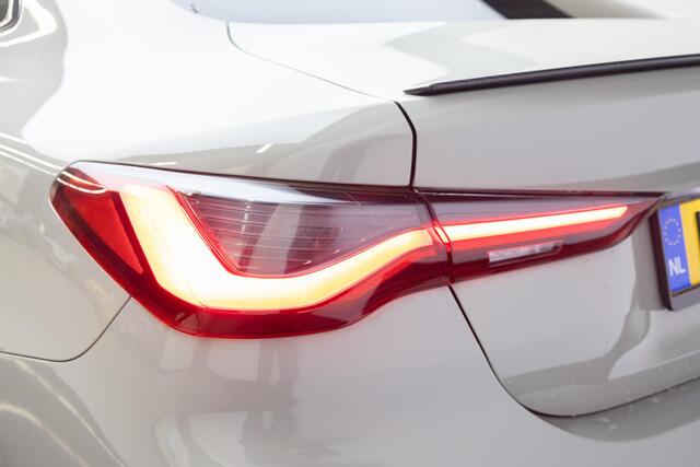 BMW 4-SERIE Coupé 430i xDrive High Executive | M-Sport | Laser | 19 Inch | 360 | Head Up | Dak | H&K |