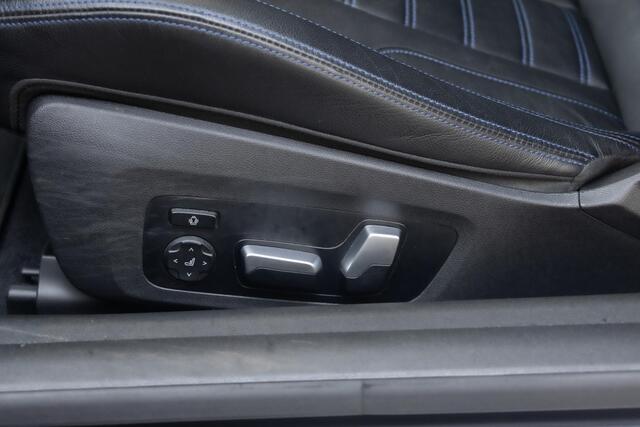 BMW 4-SERIE Coupé 430i xDrive High Executive | M-Sport | Laser | 19 Inch | 360 | Head Up | Dak | H&K |