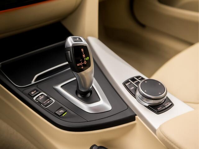 BMW 4-SERIE Gran Coupé 418i High Executive Sport Automaat (GROOT NAVI, CLIMATE, LEDER, SFEERVERLICHTING, STOELVERWARMING, SPORTSTOELEN, GETINT GLAS, PARKEERSENSOREN, CRUISE, NIEUWE APK, NIEUWSTAAT)