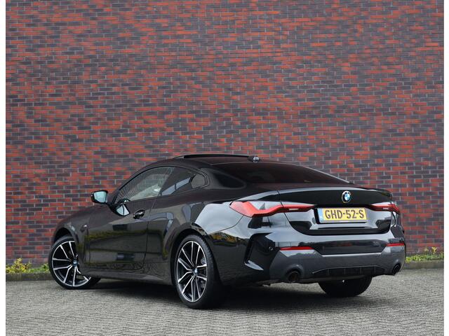 BMW 4-SERIE Coupé 420i | M-Sport - HUD - Schuifdak