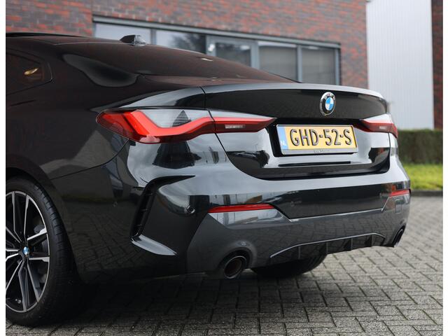 BMW 4-SERIE Coupé 420i | M-Sport - HUD - Schuifdak