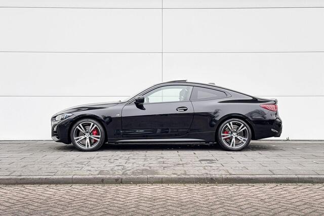 BMW 4-SERIE Coupé 430i xDrive | M Sport | Glazen Panoramadak | Harman Kardon | Stoelverwarming |