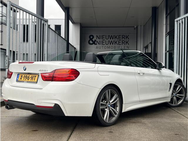 BMW 4-SERIE Cabrio 428i M Sport | HEAD-UP DISPLAY | CAMERA | LEDER | NAVI | CARPLAY | LMV 19'' | NEK/STOEL/STUURVERWARMING | PDC V+A | KEYLESS | CRUISE CONTROL | CLIMATE CONTROL | BLUETOOTH