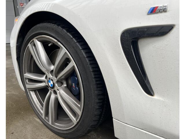 BMW 4-SERIE Cabrio 428i M Sport | HEAD-UP DISPLAY | CAMERA | LEDER | NAVI | CARPLAY | LMV 19'' | NEK/STOEL/STUURVERWARMING | PDC V+A | KEYLESS | CRUISE CONTROL | CLIMATE CONTROL | BLUETOOTH