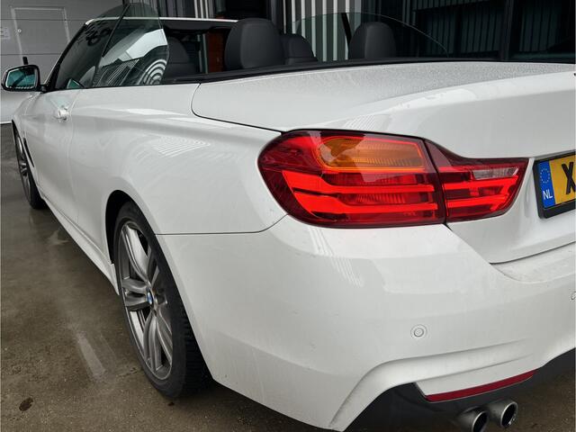 BMW 4-SERIE Cabrio 428i M Sport | HEAD-UP DISPLAY | CAMERA | LEDER | NAVI | CARPLAY | LMV 19'' | NEK/STOEL/STUURVERWARMING | PDC V+A | KEYLESS | CRUISE CONTROL | CLIMATE CONTROL | BLUETOOTH