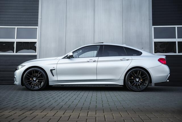 BMW 4-SERIE Gran Coupé 430i 252 pk High Executive M-Sportpakket / Frozen-Grey/ Led-Koplamp/ Schuif-Dak/ Head-Up/ Harman&Kardon/ Stoelverw./ Groot-Navi 19''LMV
