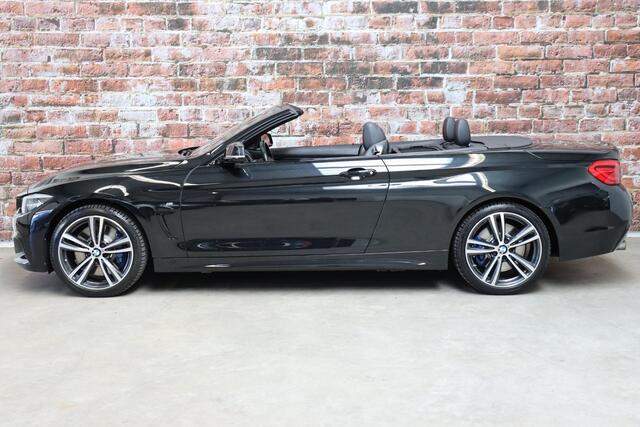 BMW 4-SERIE Cabrio 430i High Executive M Sport Pakket Automaat / Navigatiesysteem Professional / Stuurwielverwarming / M Sportremsysteem / Leder / Achteruitrijcamera / Head-Up Display / Multifunctioneel Instrumentendisplay / Adaptieve LED-koplampen / Stoelverwarming