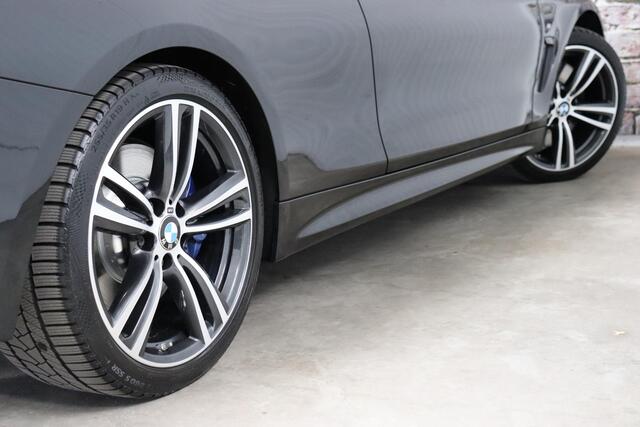 BMW 4-SERIE Cabrio 430i High Executive M Sport Pakket Automaat / Navigatiesysteem Professional / Stuurwielverwarming / M Sportremsysteem / Leder / Achteruitrijcamera / Head-Up Display / Multifunctioneel Instrumentendisplay / Adaptieve LED-koplampen / Stoelverwarming