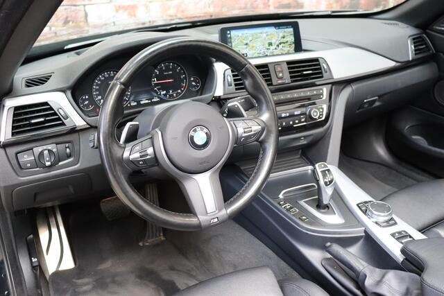 BMW 4-SERIE Cabrio 430i High Executive M Sport Pakket Automaat / Navigatiesysteem Professional / Stuurwielverwarming / M Sportremsysteem / Leder / Achteruitrijcamera / Head-Up Display / Multifunctioneel Instrumentendisplay / Adaptieve LED-koplampen / Stoelverwarming