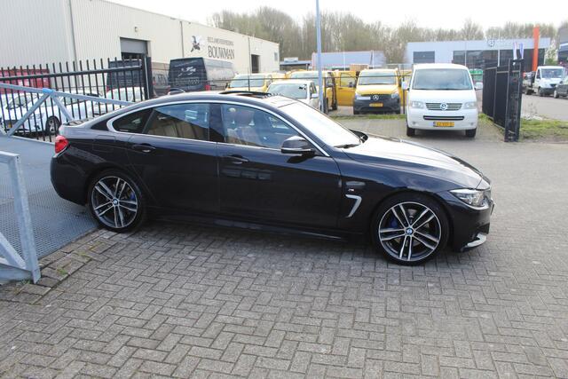 BMW 4-SERIE Gran Coupé 420i High Executive M-pakket/Panoramadak/Stoelverwarming/Head-Up display/Harman kardon/DAB/Lederen bekleding/Achteruitrijcamera/19 Inch