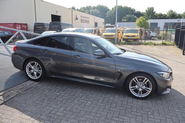 BMW 4-SERIE Gran Coupé 420i High Executive Edition M Sport Nederlandse auto! Facelift/Digital dashboard/Achteruitrijcamera/Lederen bekleding/Adaptief onderstel/Climate control/Cruise control/Stoelverwarming/Navigatie/Park assist