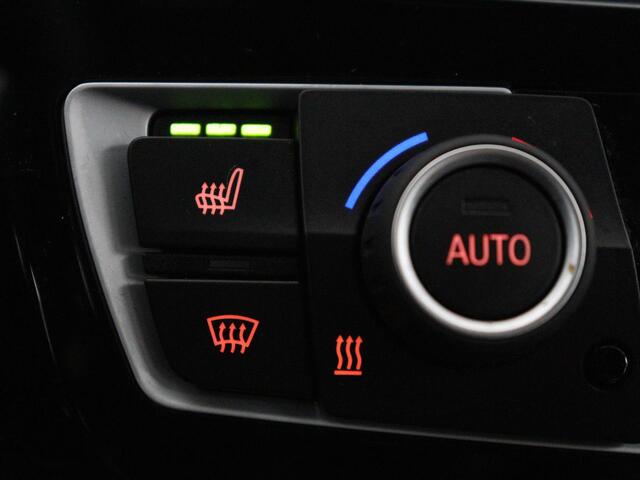 BMW 4-SERIE Gran Coupé 418i High Executive | Schuifdak | Trekhaak | Climate control | Navigatie | Camera | Cruise control | Buetooth | DAB+ | Ambianceverlichting
