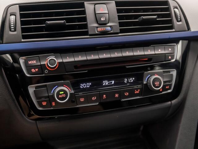 BMW 4-SERIE Gran Coupé 418i M Sport Automaat (SCHUIFDAK, M PAKKET, GROOT NAVI, HARMAN/KARDON, STOELVERWARMING, GETINT GLAS, SPORTSTOELEN, PARKEERSENSOREN, NIEUWE APK, NIEUWSTAAT)