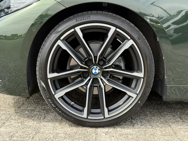 BMW 4-SERIE Coupé 420i | High Exe | M-Sport | 19'' | Stuur + Stoelverw. | Camera | HiFi | Comfort Access | M-Stoel.