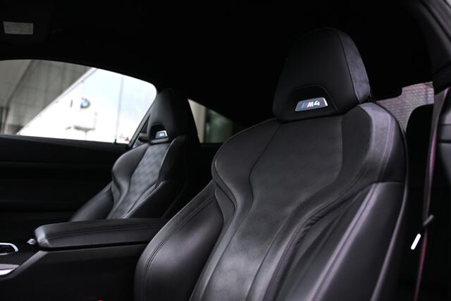 BMW 4-SERIE Coupé M4 Competition Automaat / M Drive Professional / M Sportstoelen / Comfort Access / Stoelventilatie / Laserlight / Harman Kardon / Head-Up / Parking Assistant Plus