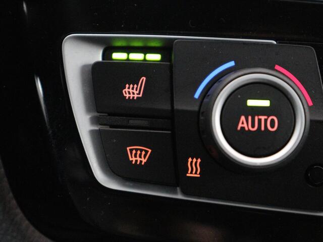 BMW 4-SERIE Coupé 418i High Executive M-sport | Stoelverwarming | Leder | Cruise control | Park assist | Sfeerverlichting | Climate control | Navigatie |