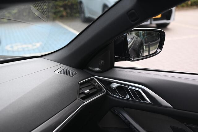 BMW 4-SERIE Cabrio M440i xDrive Automaat / Laserlight / Head-Up / Adaptief M Onderstel / Parking Assistant Plus / Comfort Access / Stuurverwarming