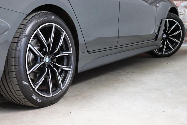 BMW 4-SERIE Gran Coupé 420i High Executive M Sport Pakket Automaat / Widescreen Display / Adaptieve Cruise Control / Leder / 19 Inch / Head-Up Display / Shadow Line / Hifi / Stoelverwarming / Extra Getint Glas / Achteruitrijcamera