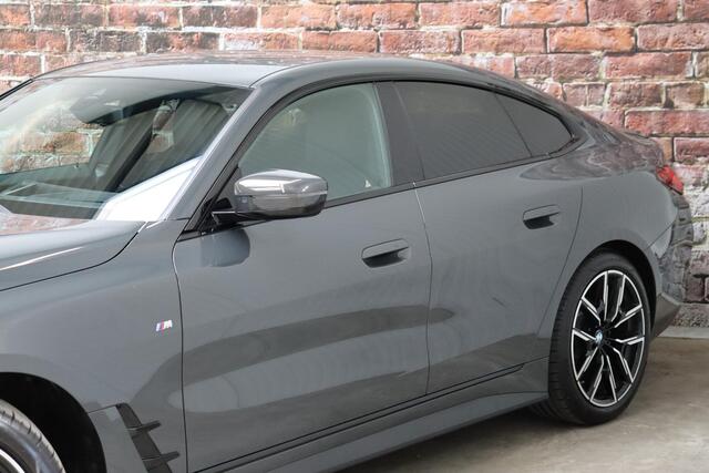 BMW 4-SERIE Gran Coupé 420i High Executive M Sport Pakket Automaat / Widescreen Display / Adaptieve Cruise Control / Leder / 19 Inch / Head-Up Display / Shadow Line / Hifi / Stoelverwarming / Extra Getint Glas / Achteruitrijcamera