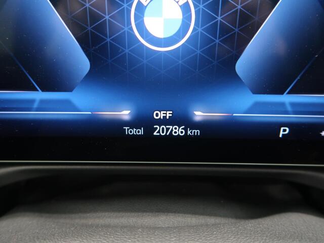 BMW 4-SERIE Cabrio 420i High Executive M-Sport Sportstoelen Camera Curved dash Navigatie Airco-ecc 19 inch Sportvelgen App connect Cape York Green metallic Zwart sportleer