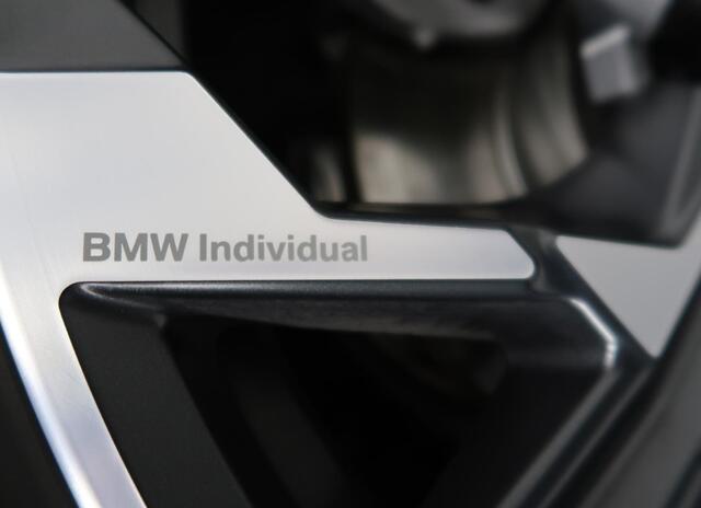 BMW 4-SERIE Cabrio 420i High Executive M-Sport Sportstoelen Camera Curved dash Navigatie Airco-ecc 19 inch Sportvelgen App connect Cape York Green metallic Zwart sportleer