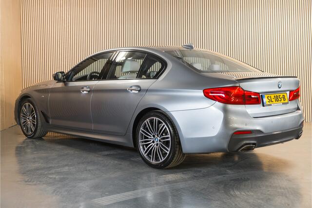 BMW 5-SERIE 520i Corporate Lease High Executive M-Sport - Stoelverwarming - Schuif/Kanteldak - Trekhaak
