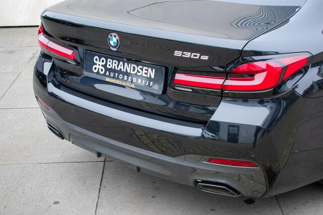 BMW 5-SERIE 530e High Executive M-sport PANO ACC Laser-LED Trekhaak Softclose 19" Keyless