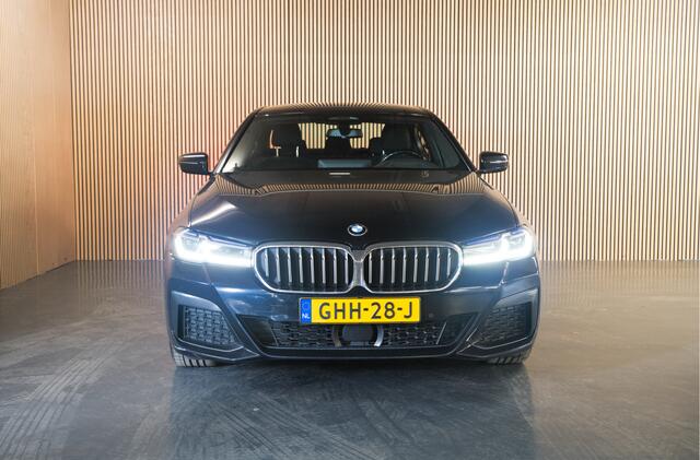 BMW 5-SERIE 545e xDrive High Executive M-Sport - Haman Kardon premium audio - Stoel/Stuurverwarming - Apple Carplay/Android Auto