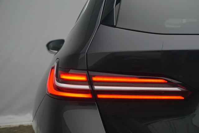 BMW 5-SERIE Touring 530e Innovation / Stoelverwarming / Trekhaak / Comfort Acces / Driving Assistant