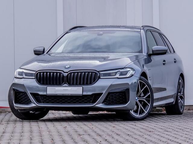 BMW 5-SERIE Touring 530e xDrive M-SPORT ** LASER, LEDER, PANORAMA, TREKH, HuD, HiFi, 19-inch LMV ** ¤ 36.800,= onder NP - Ex-BMW AG ** ** INFORMEER OOK NAAR ONZE AANTREKKELIJKE FINANCIAL-LEASE TARIEVEN **