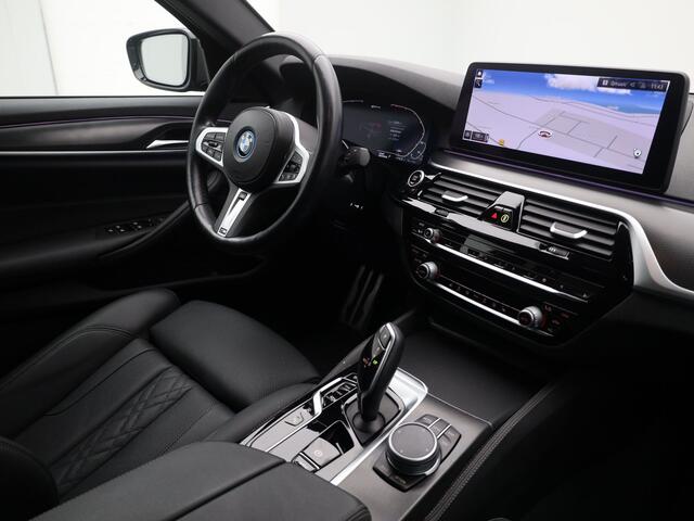 BMW 5-SERIE 545e xDrive M-Sport | CAMERA | ADAPTIVE | STOEL- EN STUURVERW.