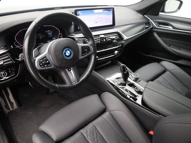 BMW 5-SERIE 545e xDrive M-Sport | CAMERA | ADAPTIVE | STOEL- EN STUURVERW.