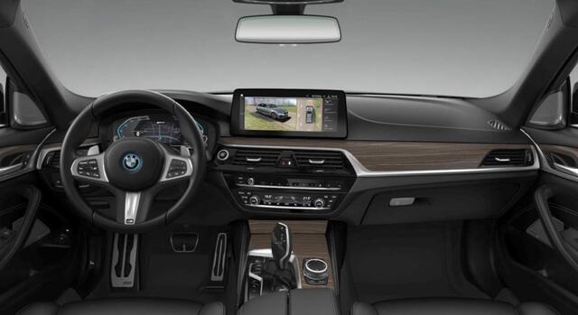 BMW 5-SERIE Touring 530e xDrive M-Sport | Panoramadak | Elektr. Trekhaak | Head Up