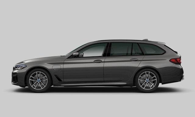 BMW 5-SERIE Touring 530e xDrive M-Sport | Panoramadak | Elektr. Trekhaak | Head Up